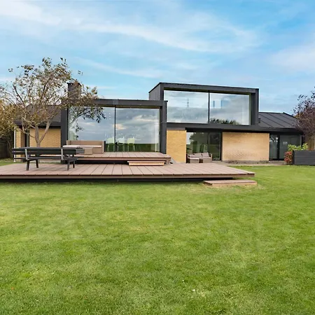 Ocean View In First Row. Architectural Pearl 드라고