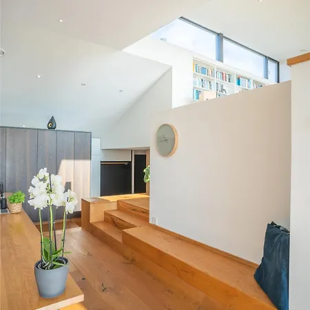 公寓 Ocean View In First Row. Architectural Pearl