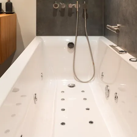 דירה Ocean View In First Row. Architectural Pearl