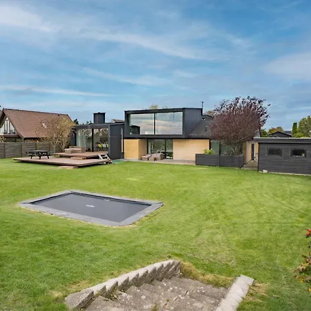 Ocean View In First Row. Architectural Pearl 드라고