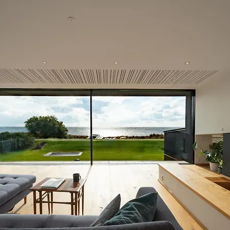 Ocean View In First Row. Architectural Pearl Apartment *