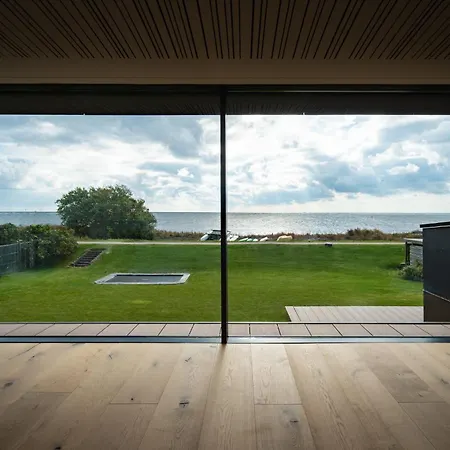 Apartment Ocean View In First Row. Architectural Pearl *