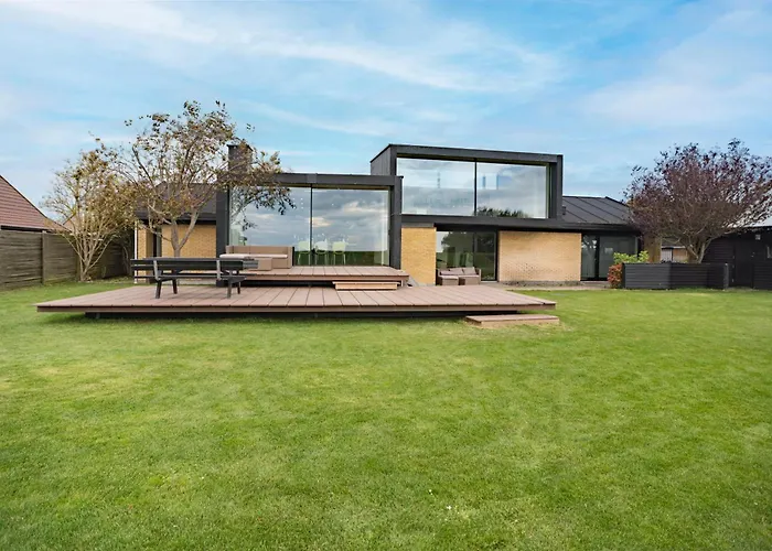 Ocean View In First Row. Architectural Pearl 드라고