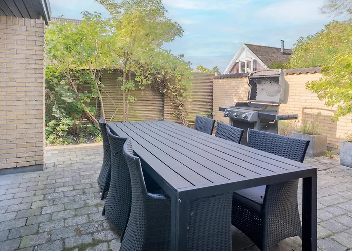 Ocean View In First Row. Architectural Pearl アパート